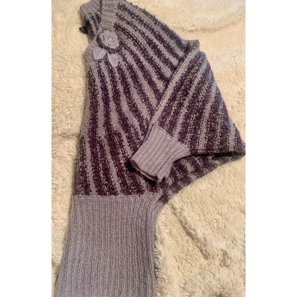 BCBG MAX AZRIA Light/Dark Purple V-Neck Long Sleeve Sweater Size Small - Picture 3 of 5